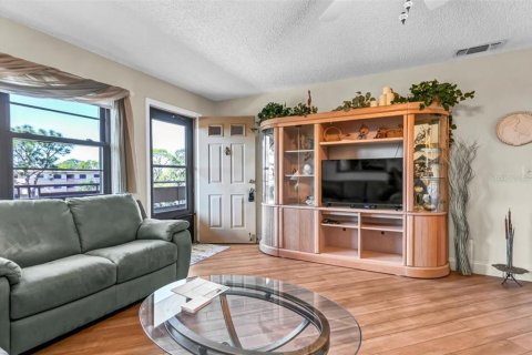Condo in Saint Petersburg, Florida, 2 bedrooms  № 1827832 - photo 12