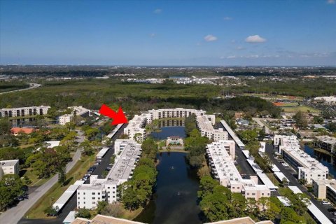 Condo in Saint Petersburg, Florida, 2 bedrooms  № 1827832 - photo 1