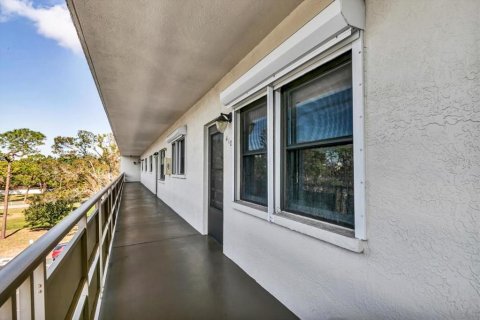 Condo in Saint Petersburg, Florida, 2 bedrooms  № 1827832 - photo 6
