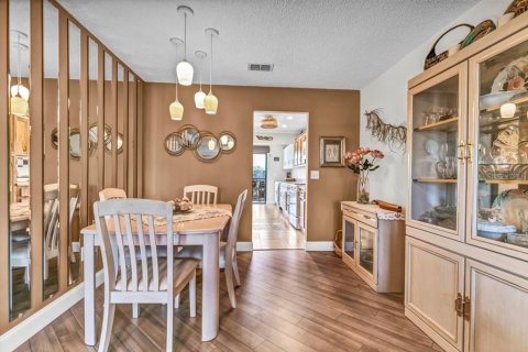 Condo in Saint Petersburg, Florida, 2 bedrooms  № 1827832 - photo 16