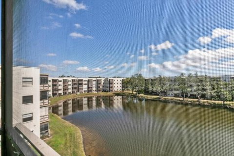 Condo in Saint Petersburg, Florida, 2 bedrooms  № 1827832 - photo 8