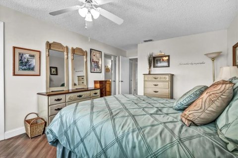 Condo in Saint Petersburg, Florida, 2 bedrooms  № 1827832 - photo 28
