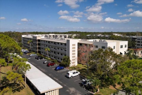 Condo in Saint Petersburg, Florida, 2 bedrooms  № 1827832 - photo 2