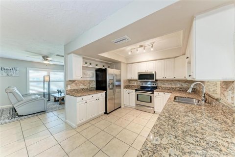 House in Bradenton, Florida 3 bedrooms, 137.77 sq.m. № 1802357 - photo 16