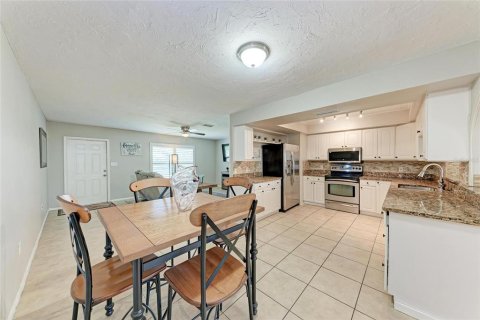 House in Bradenton, Florida 3 bedrooms, 137.77 sq.m. № 1802357 - photo 18