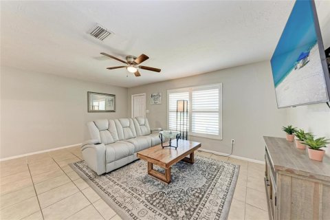 House in Bradenton, Florida 3 bedrooms, 137.77 sq.m. № 1802357 - photo 9