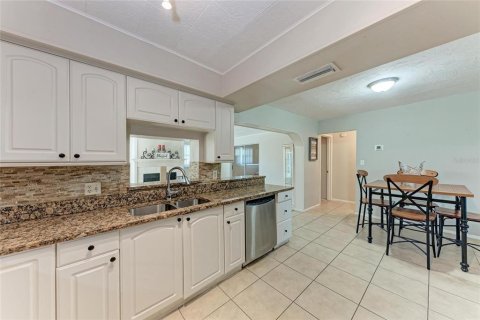 House in Bradenton, Florida 3 bedrooms, 137.77 sq.m. № 1802357 - photo 17