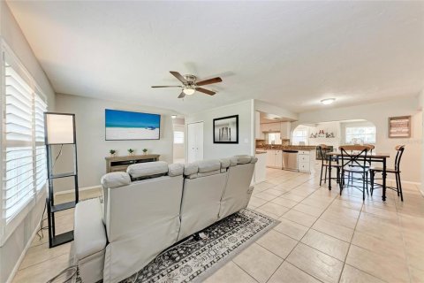 House in Bradenton, Florida 3 bedrooms, 137.77 sq.m. № 1802357 - photo 6