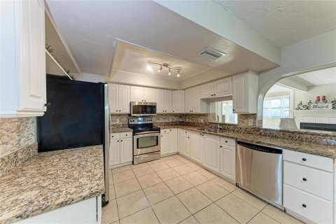 House in Bradenton, Florida 3 bedrooms, 137.77 sq.m. № 1802357 - photo 14