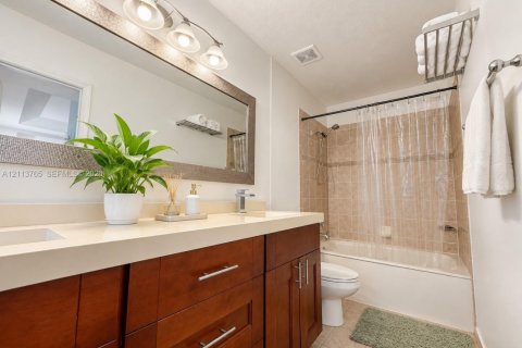 Townhouse in Homestead, Florida 3 bedrooms, 130.81 sq.m. № 2435320 - photo 13
