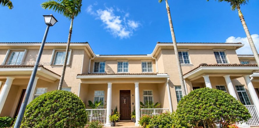 Townhouse in Homestead, Florida 3 bedrooms, 130.81 sq.m. № 2435320