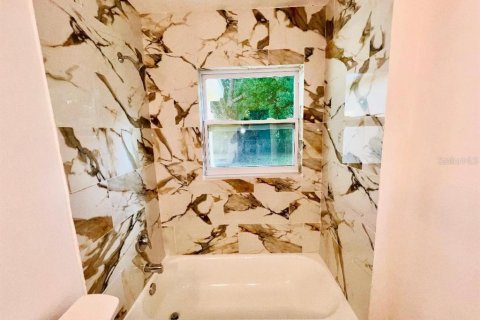House in Dunedin, Florida 2 bedrooms, 97.83 sq.m. № 2393886 - photo 13