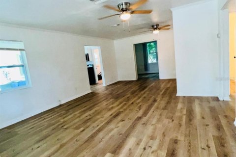 House in Dunedin, Florida 2 bedrooms, 97.83 sq.m. № 2393886 - photo 8