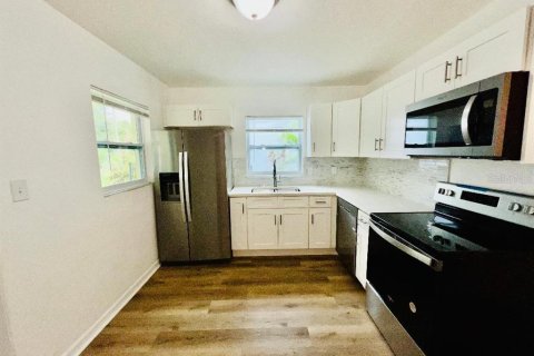 House in Dunedin, Florida 2 bedrooms, 97.83 sq.m. № 2393886 - photo 5