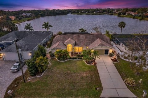 House in Port Charlotte, Florida 3 bedrooms, 196.58 sq.m. № 2351895