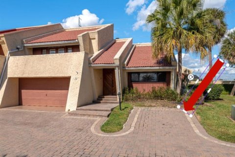 House in Winter Haven, Florida 3 bedrooms, 220.83 sq.m. № 2166296 - photo 3