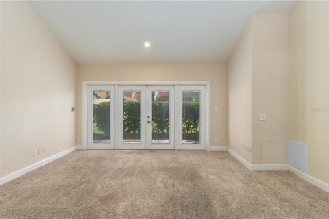 House in Winter Haven, Florida 3 bedrooms, 220.83 sq.m. № 2166296 - photo 7