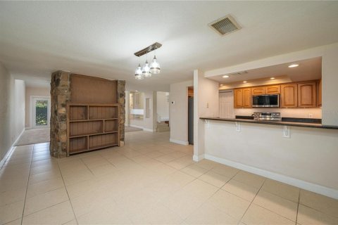 House in Winter Haven, Florida 3 bedrooms, 220.83 sq.m. № 2166296 - photo 12