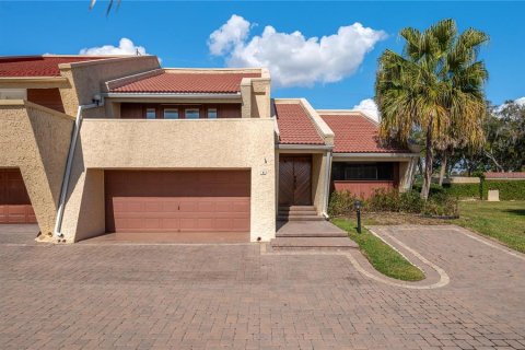 House in Winter Haven, Florida 3 bedrooms, 220.83 sq.m. № 2166296