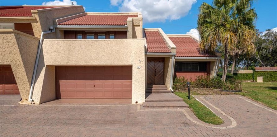 House in Winter Haven, Florida 3 bedrooms, 220.83 sq.m. № 2166296