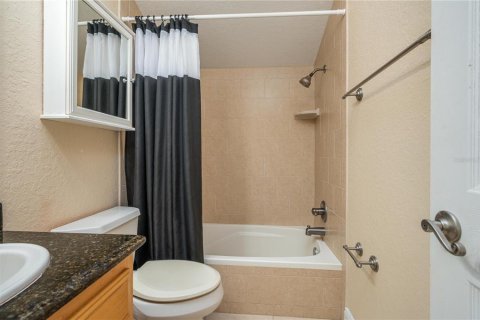 House in Winter Haven, Florida 3 bedrooms, 220.83 sq.m. № 2166296 - photo 30