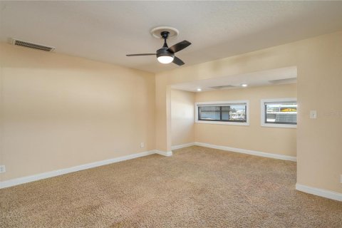 House in Winter Haven, Florida 3 bedrooms, 220.83 sq.m. № 2166296 - photo 27