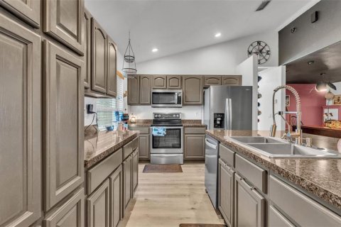 House in Frostproof, Florida 3 bedrooms, 163.14 sq.m. № 1567944 - photo 18