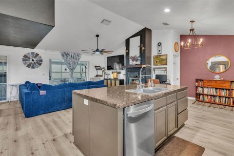House in Frostproof, Florida 3 bedrooms, 163.14 sq.m. № 1567944 - photo 19