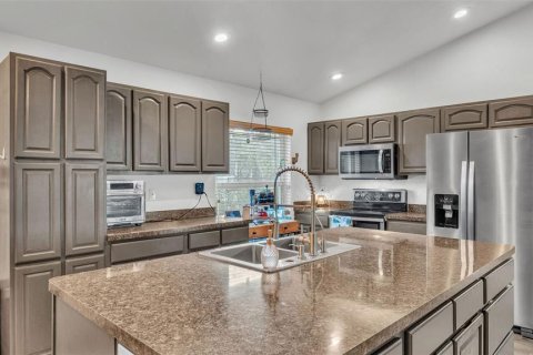 House in Frostproof, Florida 3 bedrooms, 163.14 sq.m. № 1567944 - photo 16