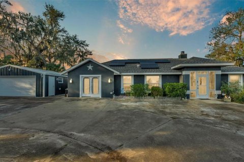 House in Frostproof, Florida 3 bedrooms, 163.14 sq.m. № 1567944 - photo 2