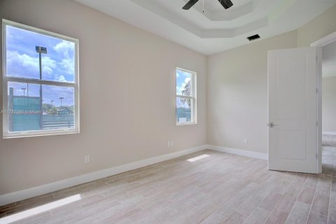 House in Sebring, Florida 2 bedrooms, 156.63 sq.m. № 1704185 - photo 16