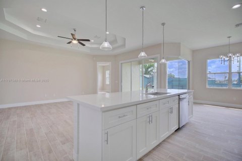 House in Sebring, Florida 2 bedrooms, 156.63 sq.m. № 1704185 - photo 10