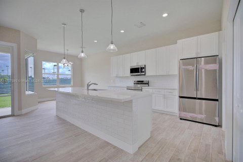 House in Sebring, Florida 2 bedrooms, 156.63 sq.m. № 1704185 - photo 8