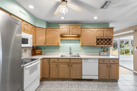 Villa ou maison à vendre à New Port Richey, Floride: 2 chambres, 114.83 m2 № 2219838 - photo 15