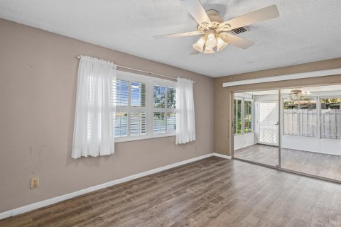 Villa ou maison à vendre à New Port Richey, Floride: 2 chambres, 114.83 m2 № 2219838 - photo 17