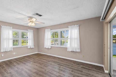 Villa ou maison à vendre à New Port Richey, Floride: 2 chambres, 114.83 m2 № 2219838 - photo 16