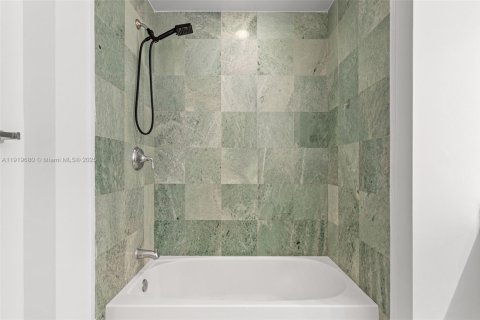 Condominio en venta en Miami, Florida, 1 dormitorio, 96.62 m2 № 1977096 - foto 23