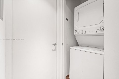 Condominio en venta en Miami, Florida, 1 dormitorio, 96.62 m2 № 1977096 - foto 16