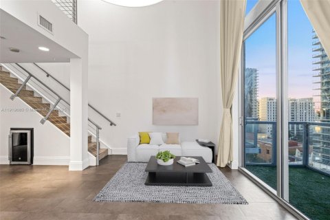 Condominio en venta en Miami, Florida, 1 dormitorio, 96.62 m2 № 1977096 - foto 3