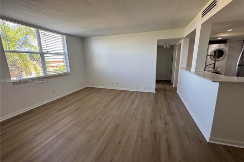 Condominio en venta en Fort Lauderdale, Florida, 1 dormitorio, 66.89 m2 № 1991324 - foto 16