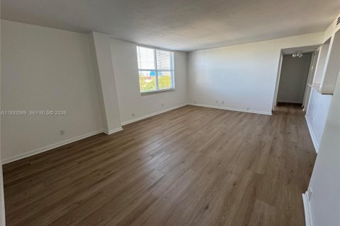 Condominio en venta en Fort Lauderdale, Florida, 1 dormitorio, 66.89 m2 № 1991324 - foto 18