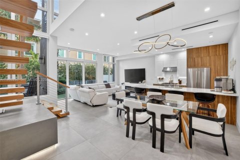 Townhouse in Fort Lauderdale, Florida 3 bedrooms, 184.04 sq.m. № 1991055 - photo 7