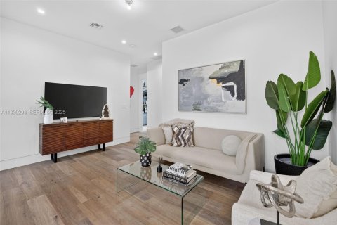 Townhouse in Fort Lauderdale, Florida 3 bedrooms, 184.04 sq.m. № 1991055 - photo 24