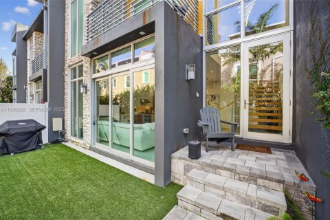 Townhouse in Fort Lauderdale, Florida 3 bedrooms, 184.04 sq.m. № 1991055 - photo 4