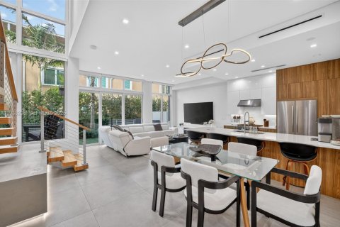 Townhouse in Fort Lauderdale, Florida 3 bedrooms, 184.04 sq.m. № 1991055 - photo 1