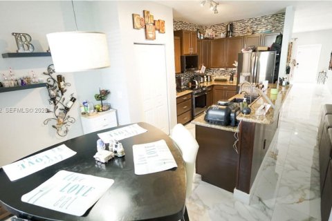 Casa en venta en Homestead, Florida, 5 dormitorios, 263.38 m2 № 1990361 - foto 8