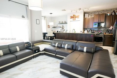 Casa en venta en Homestead, Florida, 5 dormitorios, 263.38 m2 № 1990361 - foto 7