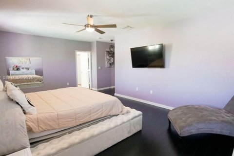 Casa en venta en Homestead, Florida, 5 dormitorios, 263.38 m2 № 1990361 - foto 12