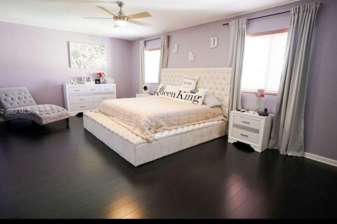 Casa en venta en Homestead, Florida, 5 dormitorios, 263.38 m2 № 1990361 - foto 13