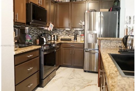 Casa en venta en Homestead, Florida, 5 dormitorios, 263.38 m2 № 1990361 - foto 5